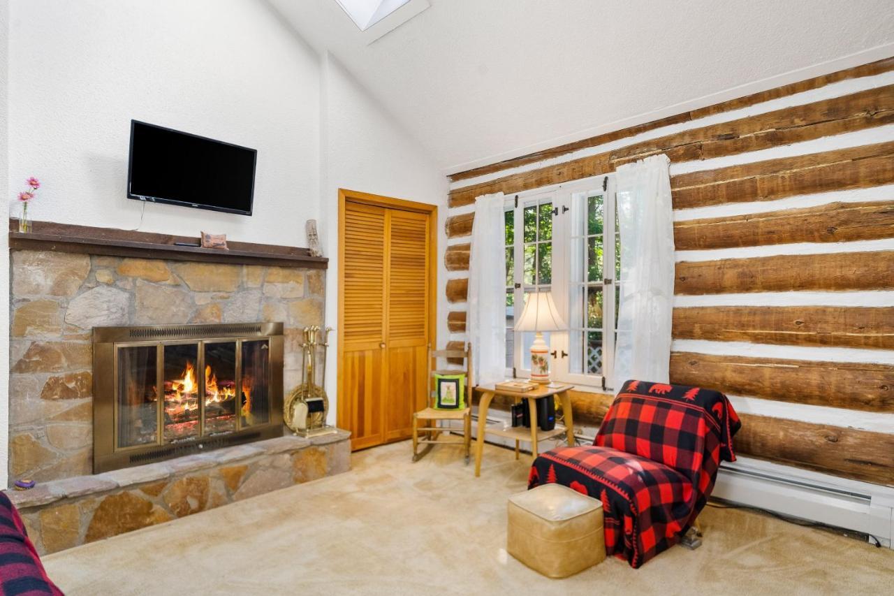 Cozy Condo By Tripp Lake Warrensburg Exterior photo