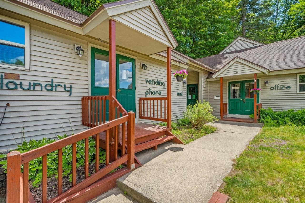 Cozy Condo By Tripp Lake Warrensburg Exterior photo